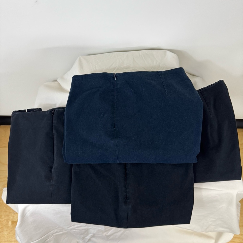 Peserico Woman’s  Navy and Black Cropped Pants Bundle (4 pair)